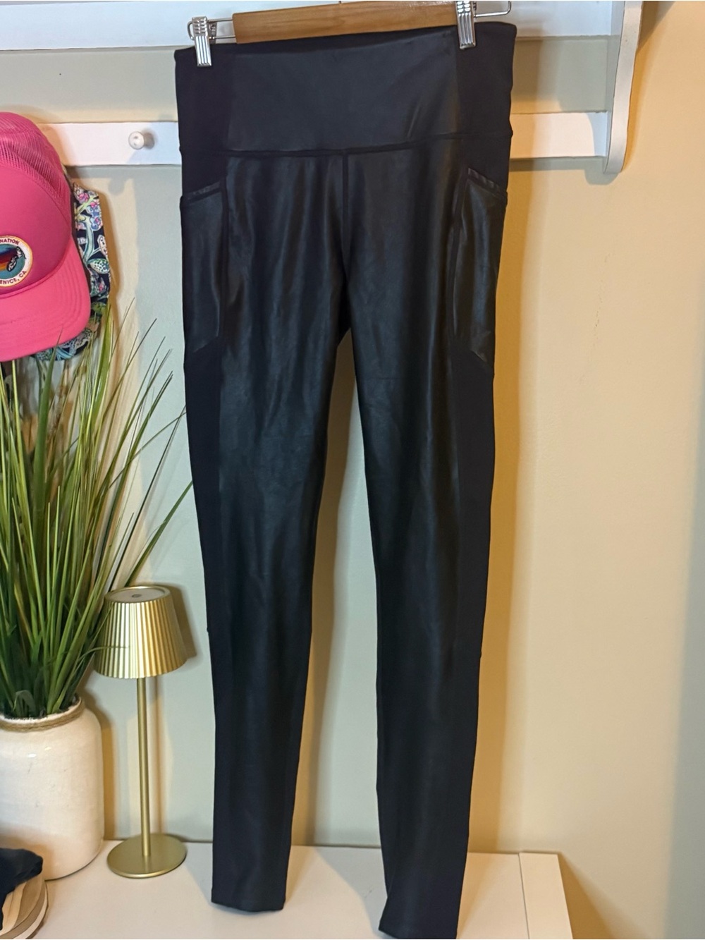 Athleta Black Medium Gleam Faux Leather Front Leggings with Pockets 29” Inseam 🔥